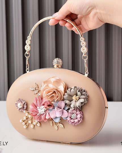 روز | حقيبة السهرة المزينة بالزهور
